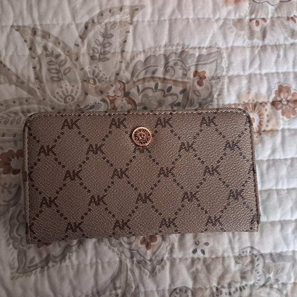 Elegant Brown Patterned Women's Wallet